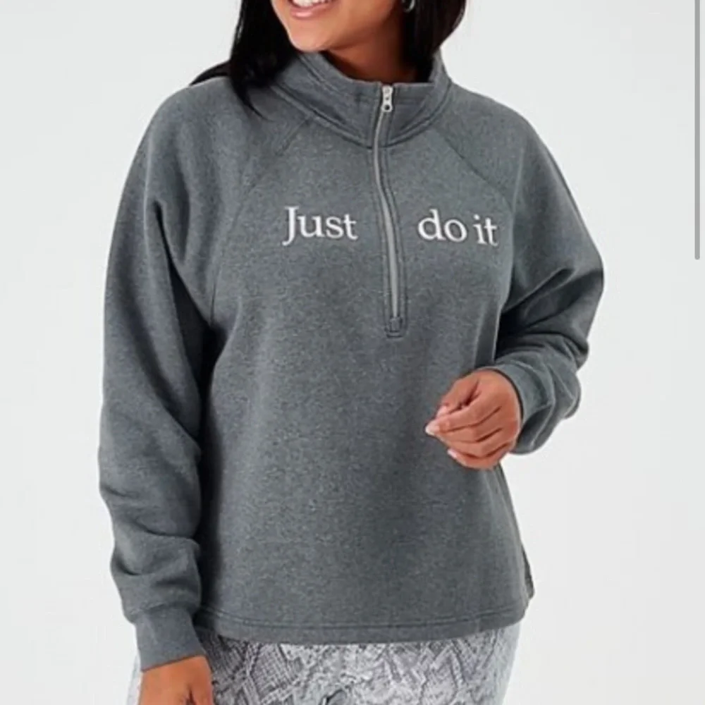 Woman’s Nike Half zip sweatshirt- 1x new without tags